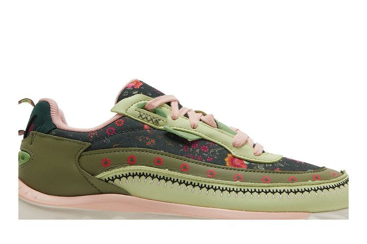 liberty-of-london-x-wmns-wild-rider-2-floral-382194-01_01