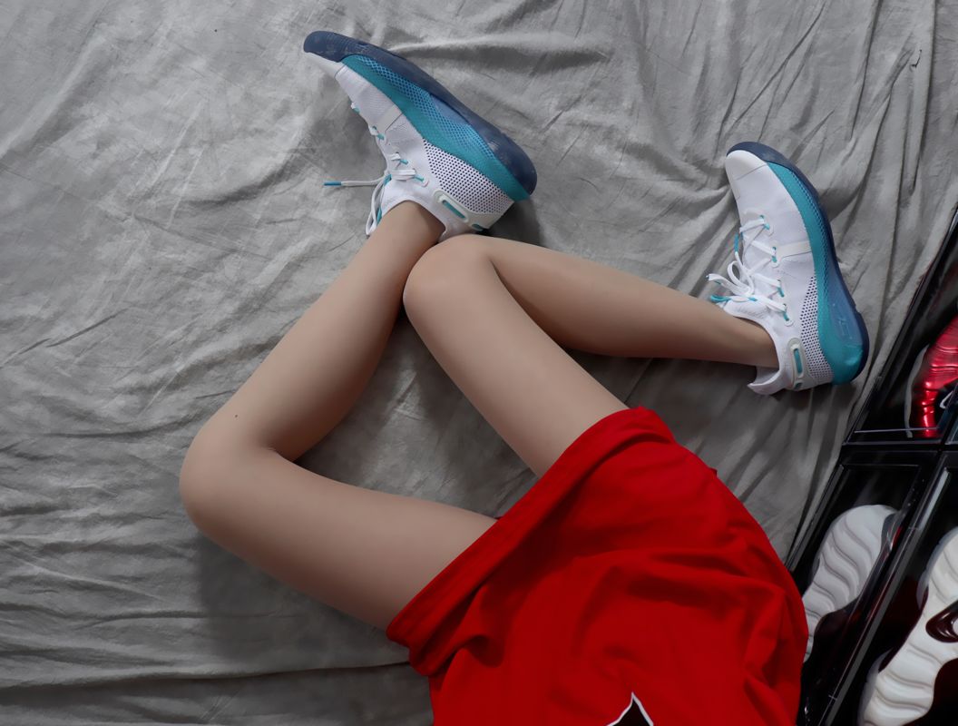 Under-Armour-Curry-6-Christmas-in-the-Town-12