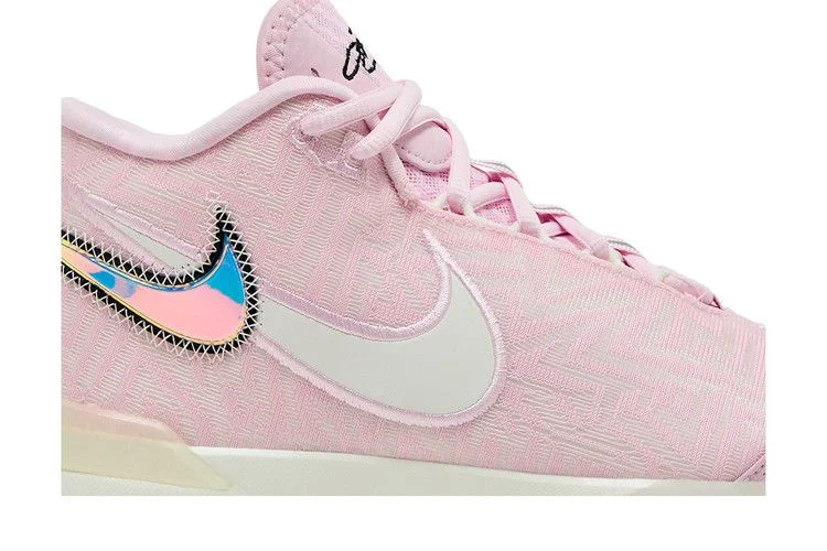 Krossovki-Nike-Zoom-LeBron-NXXT-Genisus-Iridescent-Pink-1