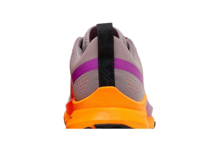 wmns-react-pegasus-trail-4-purple-smoke-total-orange-dj6159-500_06