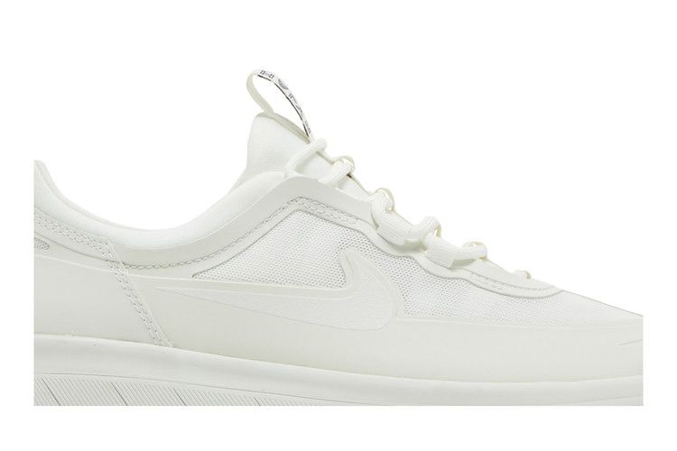 nyjah-free-2-sb-triple-white-bv2078-109_01