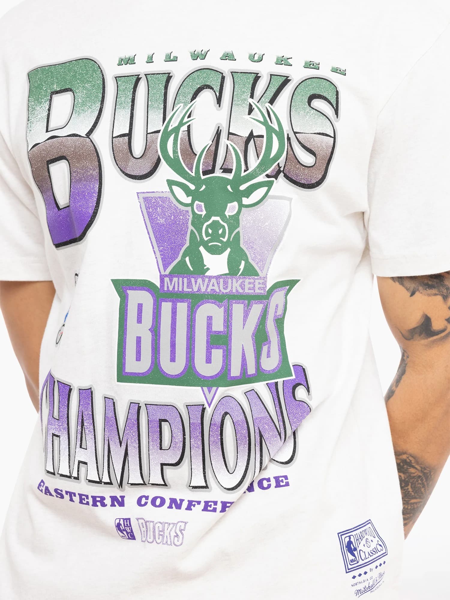 Mitchell-Ness-Milwaukee-Bucks-Metallic-Vintage-T-Shirt-2