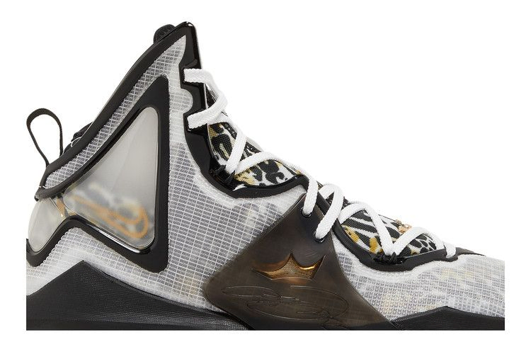 Кроссовки Nike LeBron 19