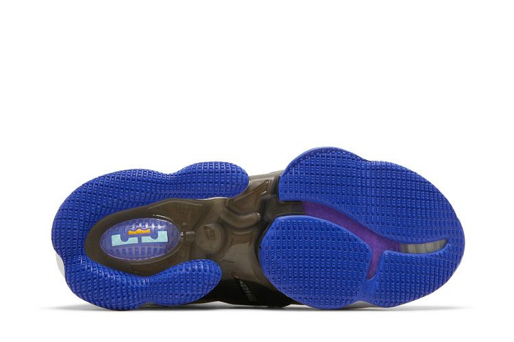 Кроссовки Nike LeBron 19 EP 'Graduate'