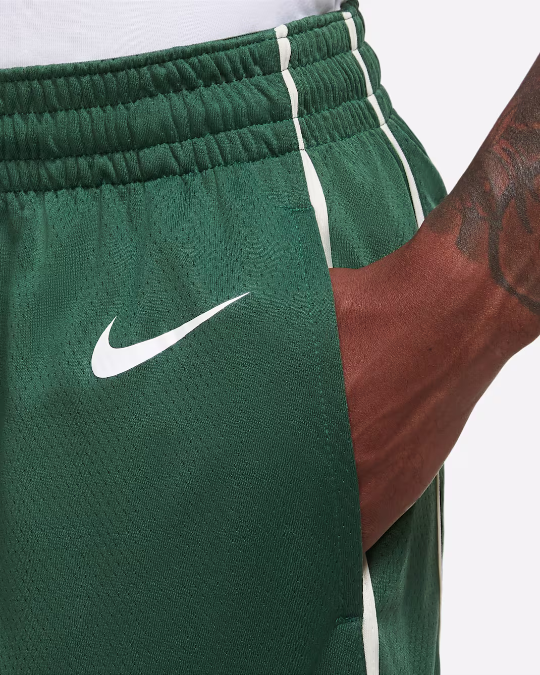 Баскетбольные шорты Nike NBA MIL 23-24 Icon Edition Swingman