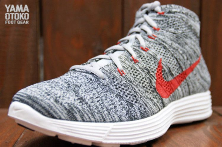 lunar-flyknit-chukka-554969-001_02