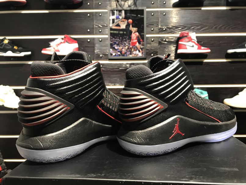 Кроссовки Air Jordan 32 Banned MJ Day