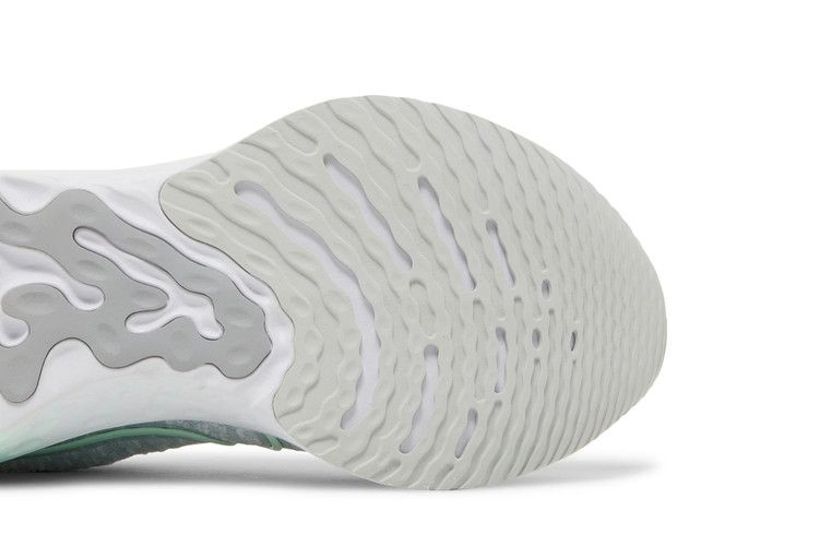 wmns-react-infinity-run-flyknit-3-pure-platinum-mint-foam-dd3024-007_04