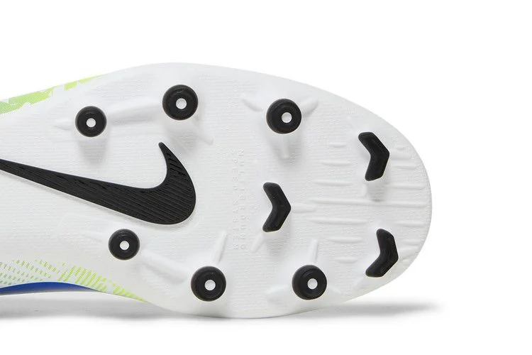 Krossovki-Neymar-Jr.-x-Nike-Mercurial-Vapor-13-Club-MG-Jogo-Prismatico-4