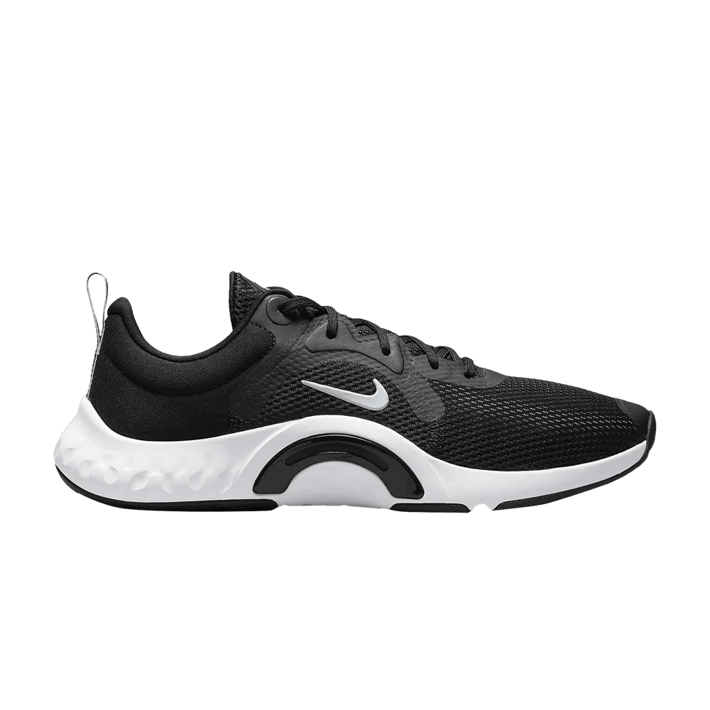 Krossovki-Nike-Wmns-Renew-In-Season-TR-11-Black-White