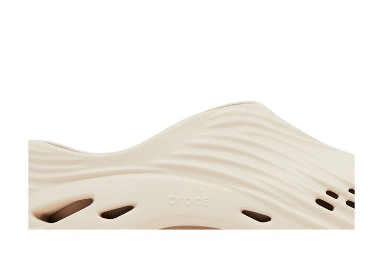 Кроссовки Crocs Echo Wave 'Almond Tint'