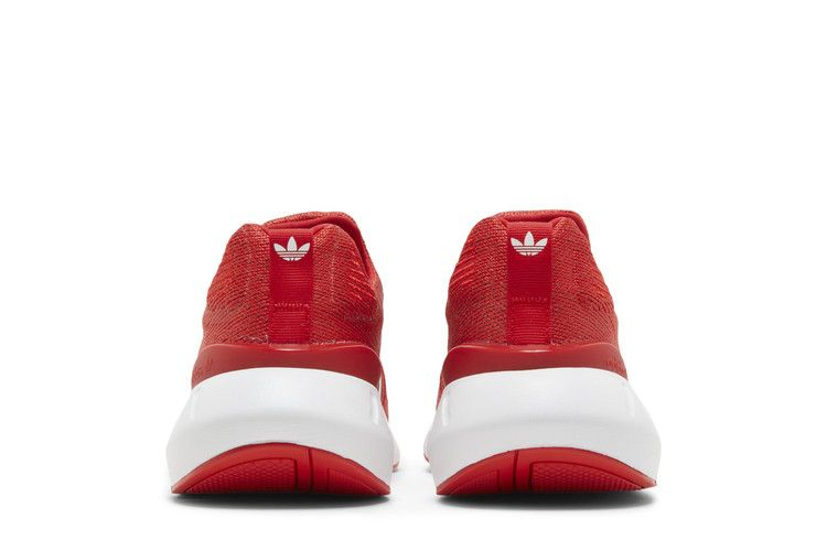 swift-run-22-vivid-red-white-gz3497_05