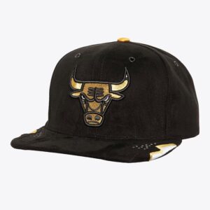 Mitchell-Ness-Black-Gold-Chicago-Bulls-Day-4-Snapback-Hat-300x300