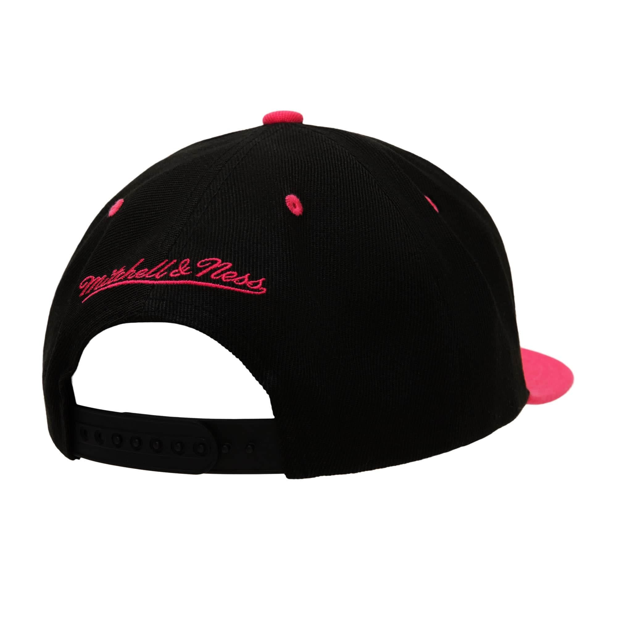 Santa-Ana-2-Tone-Snapback-Boston-Celtics-Hat-1