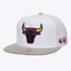 Mitchell-Ness-White-Chicago-Bulls-Core-VII-Snapback-Hat-100x100