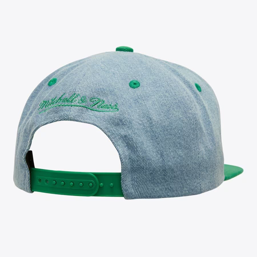 Бейсболка Mitchell & Ness Light Blue Philadelphia Eagles D-Stressed Snapback Hat