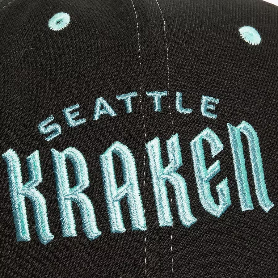 Бейсболка Mitchell & Ness Black Seattle Kraken Overbite Pro Snapback Hat