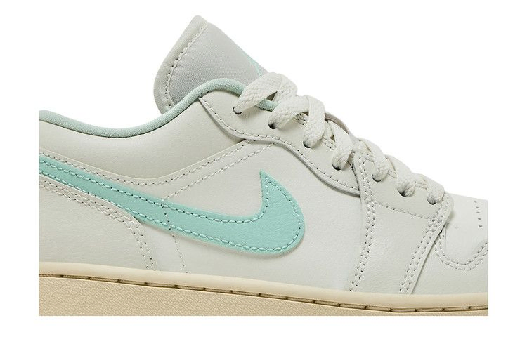 Кроссовки Wmns Air Jordan 1 Low 'Sail Igloo'