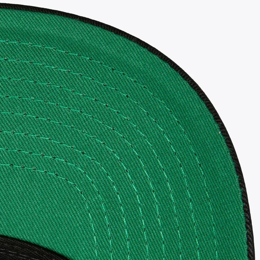 Бейсболка Mitchell & Ness Black Vegas Golden Knights Team Seal Trucker Adjustable Hat