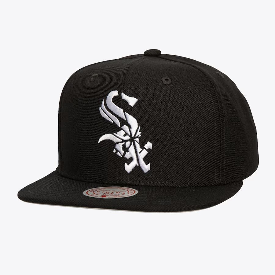 Бейсболка Mitchell & Ness Black Chicago White Sox Shattered Snapback Hat