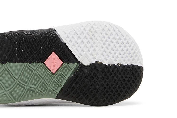 Кроссовки Nike Space Jam x LeBron 18 Low TD 'Bugs x Marvin'