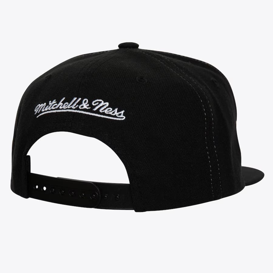 Бейсболка Mitchell & Ness Black Brooklyn Nets Day 4 Snapback Hat