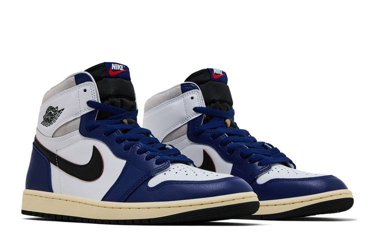 air-jordan-1-retro-high-og-white-deep-royal-blue-dz5485-100_07-1