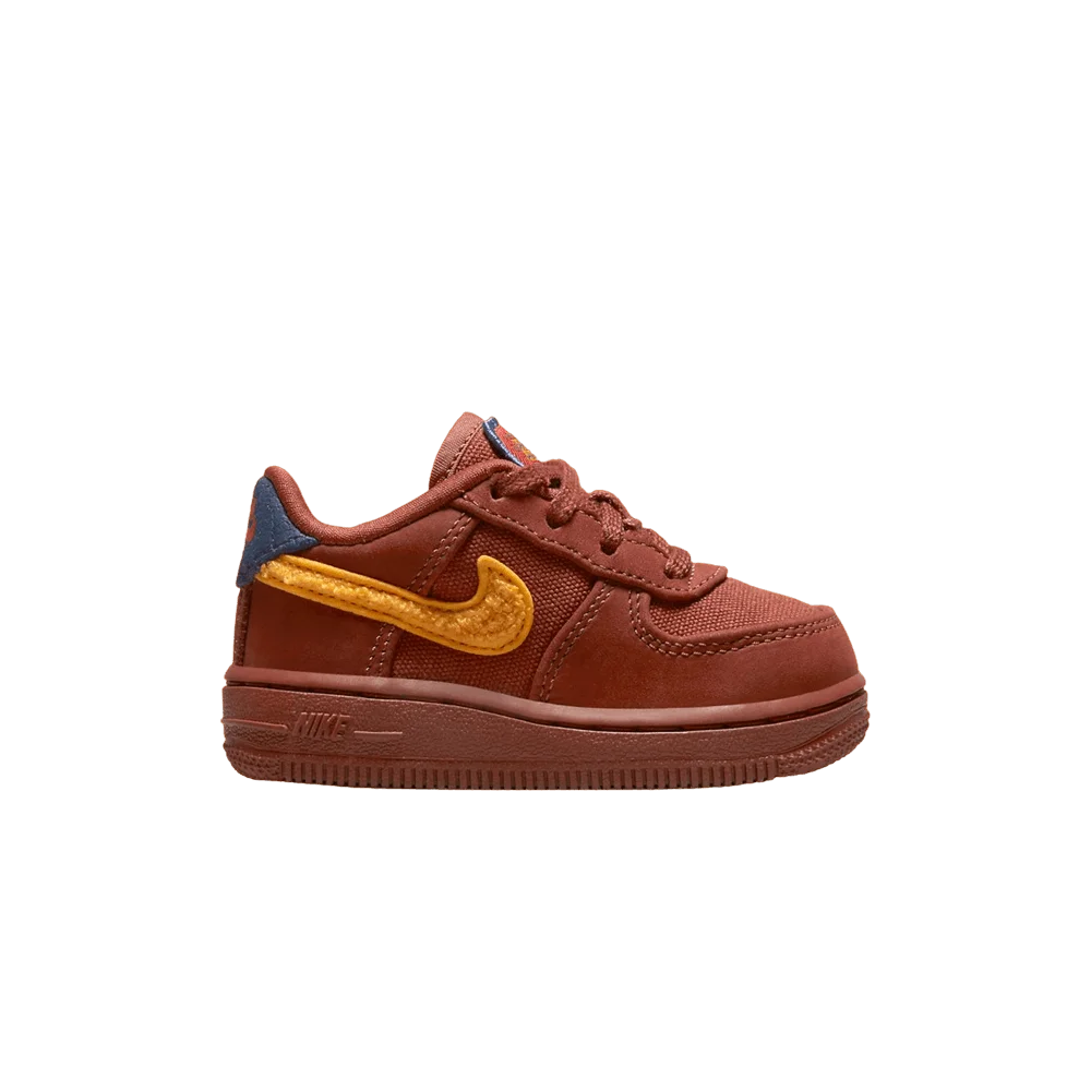 Krossovki-Nike-Force-1-Low-TD-La-Familia