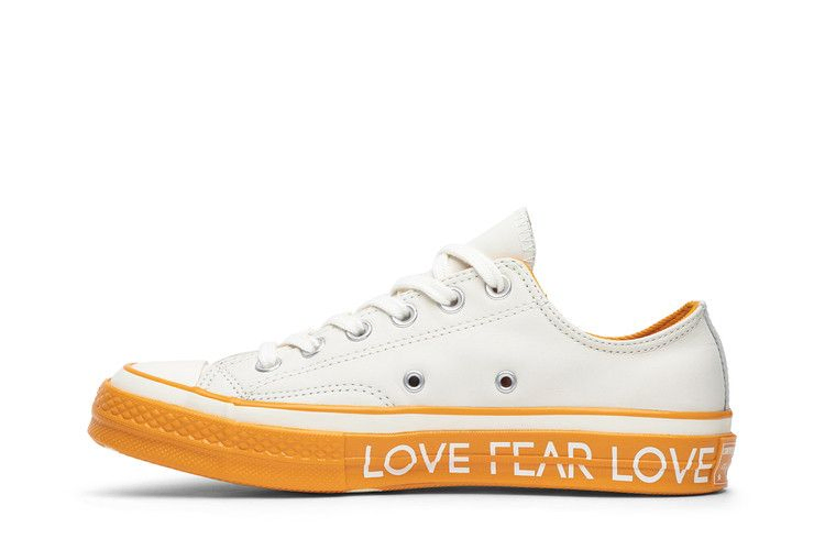 wmns-chuck-70-low-love-graphic-cream-563474c_02