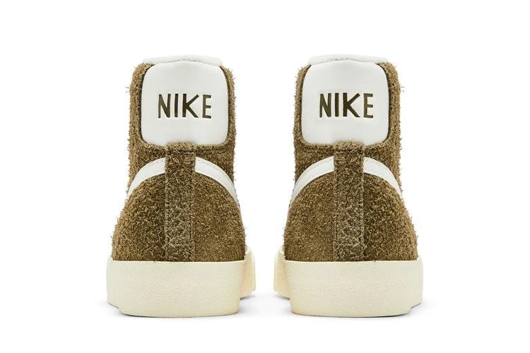 Кроссовки Nike Wmns Blazer Mid '77 Vintage 'Olive Suede'