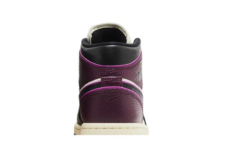 Кроссовки Wmns Air Jordan 1 Mid SE 'Bordeaux'