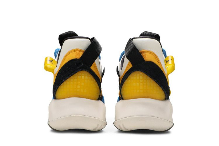 jordan-ma2-gs-university-gold-cw6594-700_05