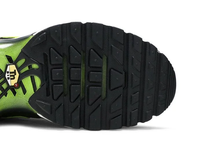 Krossovki-Nike-Air-Max-Plus-Black-Volt-4