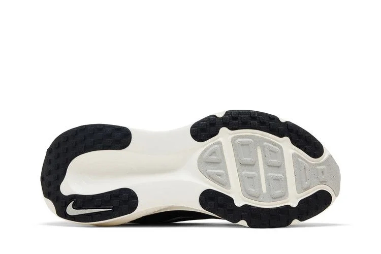 Кроссовки Nike Vomero 18 Extra Wide 'Black Coconut Milk'