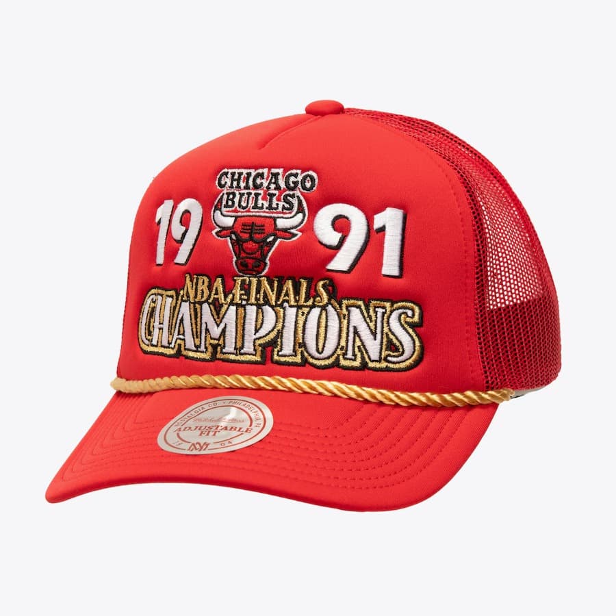 Бейсболка Mitchell & Ness Red Chicago Bulls Golden Champs Trucker Snapback Hat