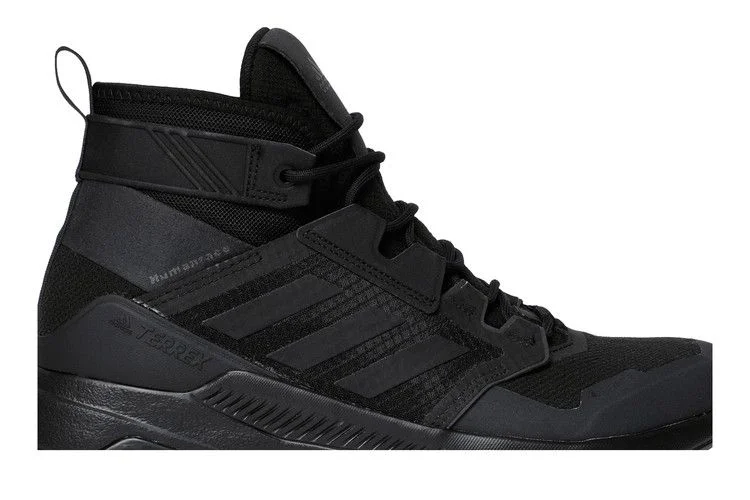 Krossovki-Pharrell-x-adidas-Terrex-Trailmaker-Mid-GTX-Triple-Black-1