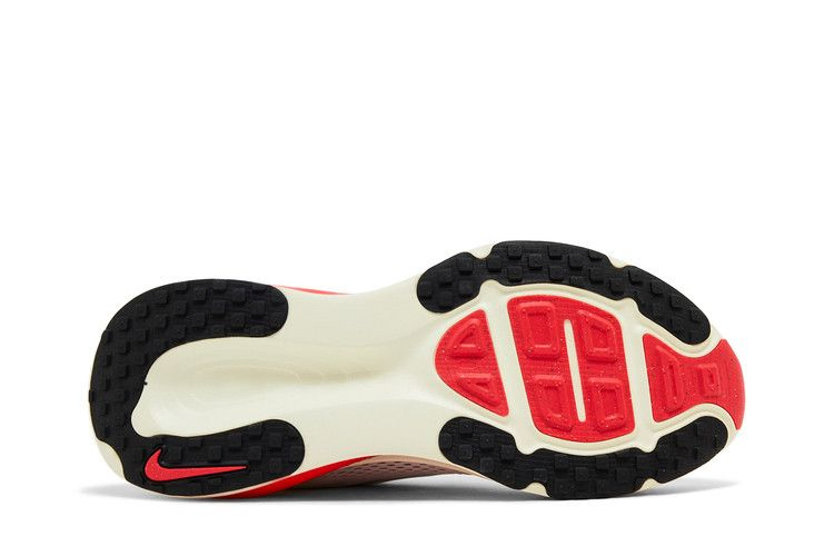 Кроссовки Nike Vomero 18 'Platinum Tint Siren Red'