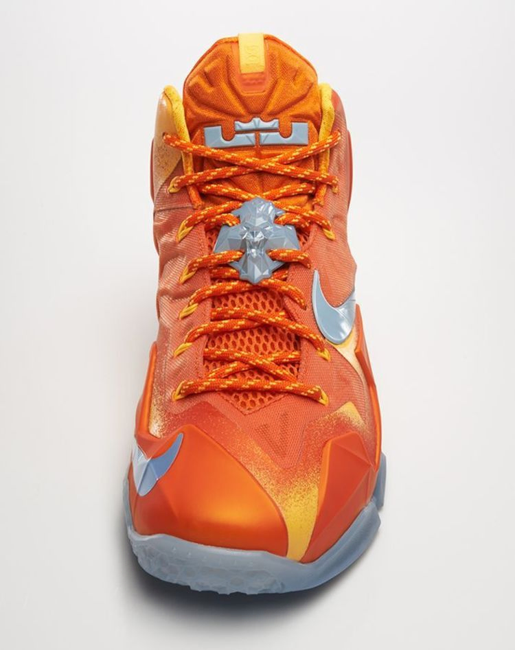 lebron-11-gs-forging-iron-621712-800_01