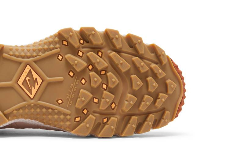 Кроссовки Future Movement x Nike Air Humara 'Dark Russet'