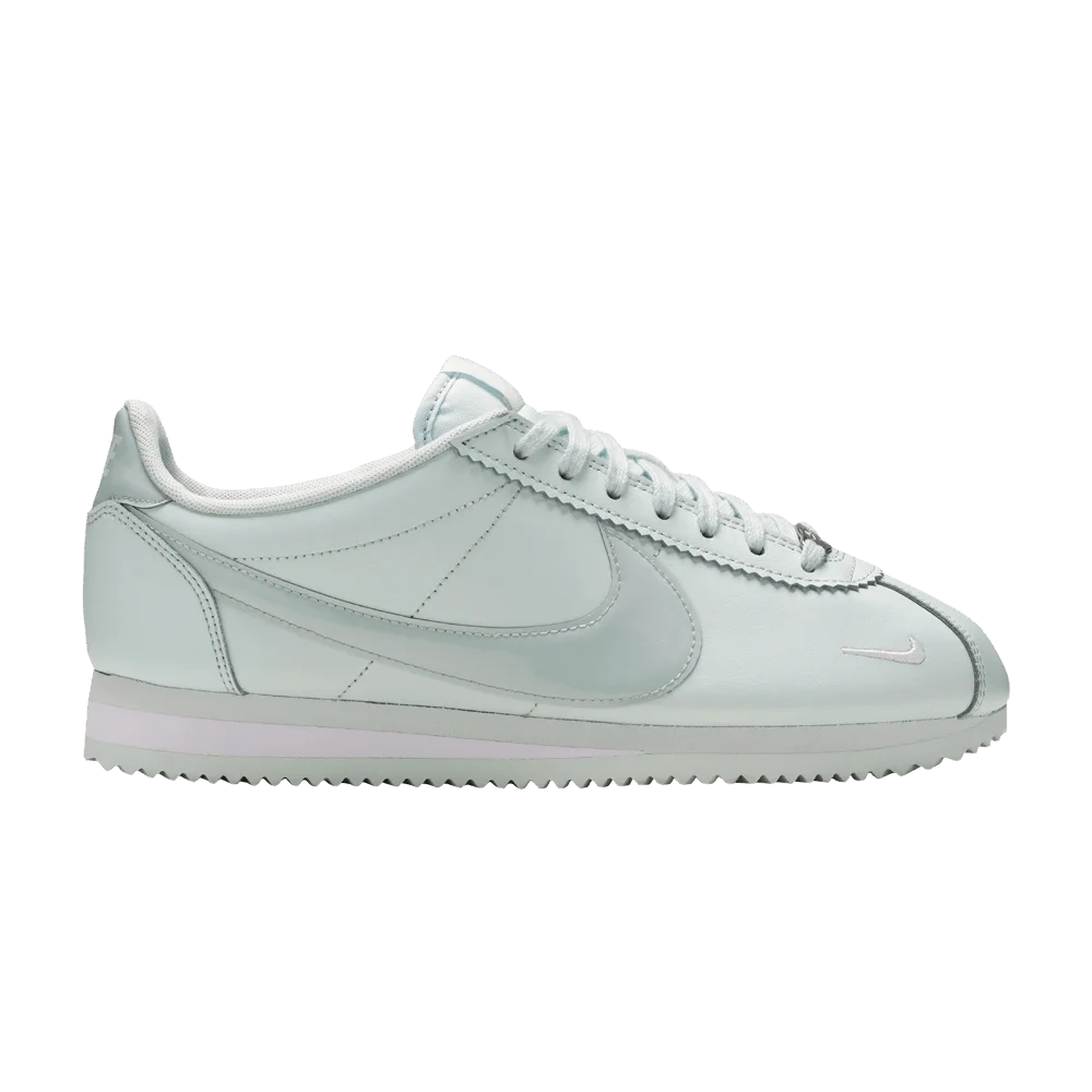 Krossovki-Nike-Wmns-Classic-Cortez-Premium-Barely-Grey