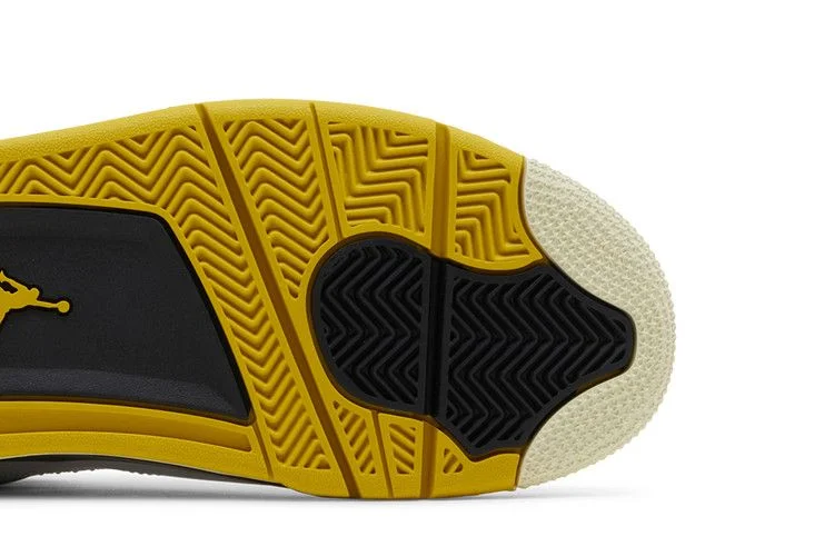 Кроссовки Wmns Air Jordan 4 Retro 'Vivid Sulfur'