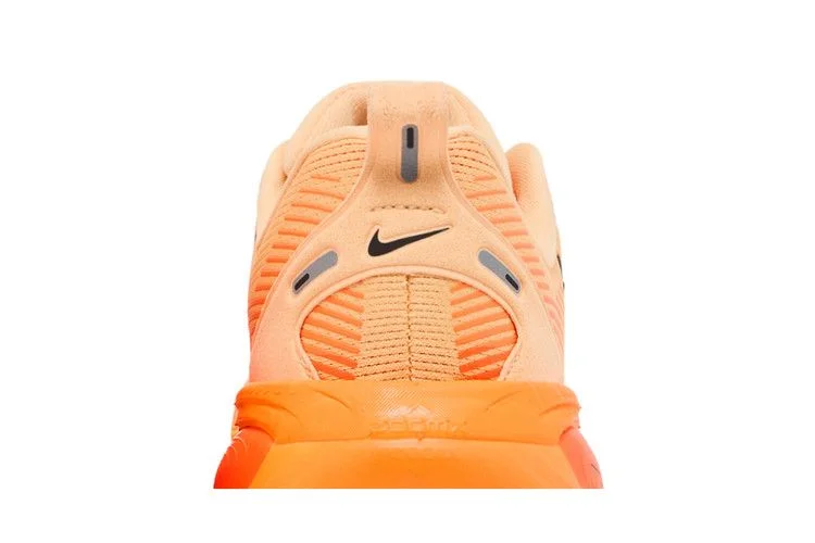 Кроссовки Nike Vomero 18 'Orange Chalk'