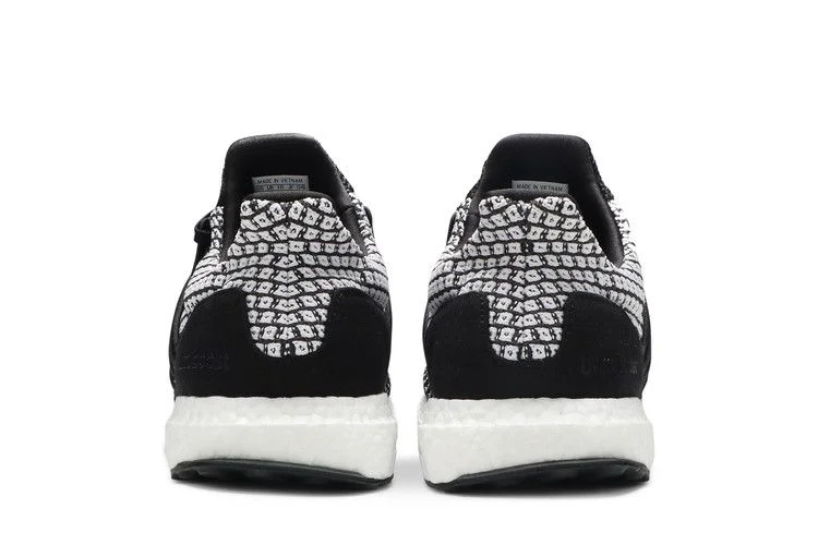 Кроссовки adidas UltraBoost 5.0 DNA 'Black White'