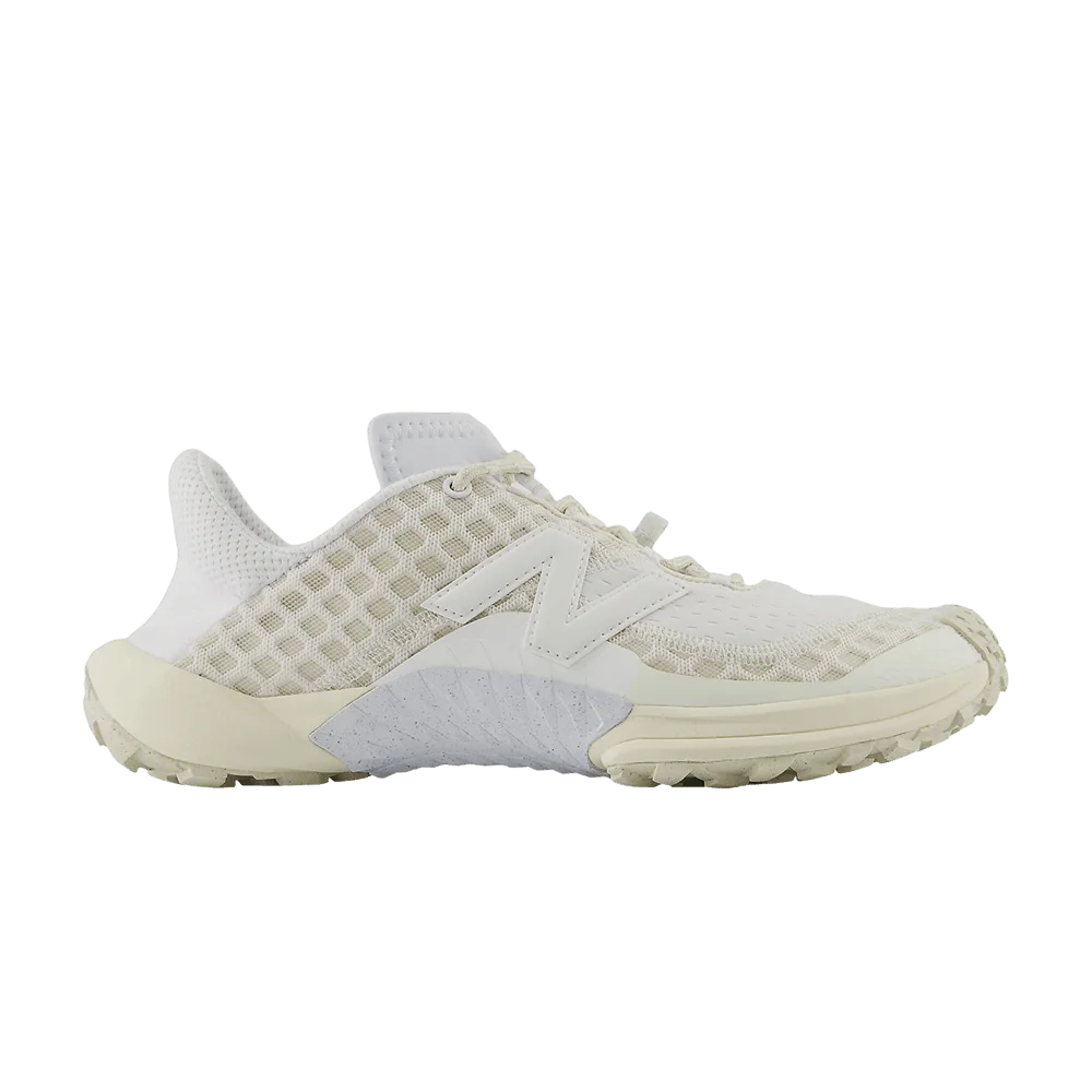 Krossovki-New-Balance-Minimus-Trail-Angora