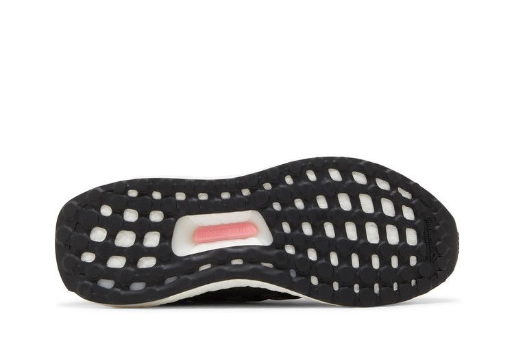 wmns-ultraboost-5-0-dna-black-white-gv8744_03