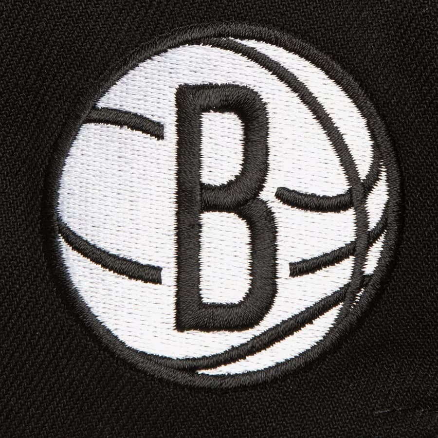 Бейсболка Mitchell & Ness Black Brooklyn Nets Diamonds Up Snapback Hat