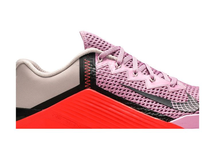 wmns-metcon-6-beyond-pink-flash-crimson-at3160-660_01