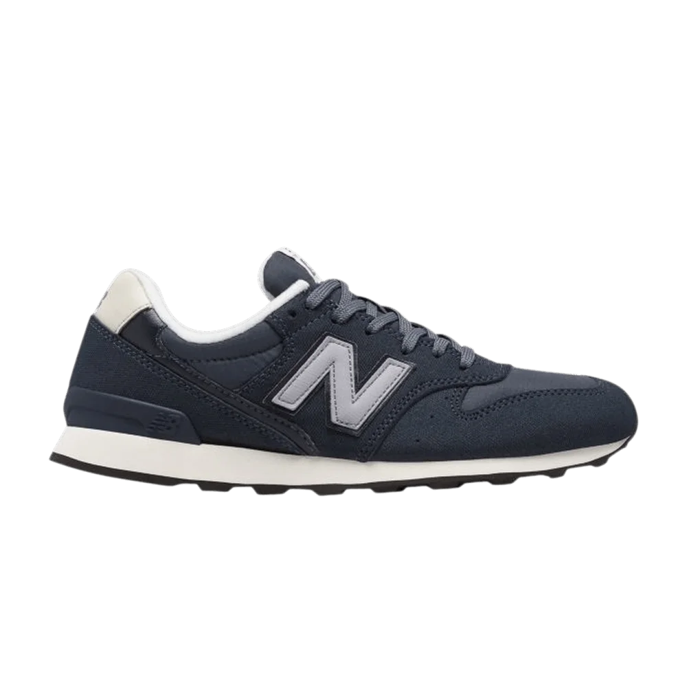 Krossovki-New-Balance-Wmns-696-Navy