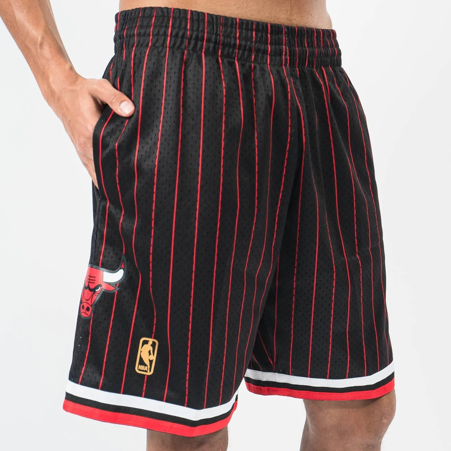 Спортивные шорты Mitchell & Ness Chicago Bulls 1996-97 Hardwood Classics Throwback Swingman NBA Pinstripe Shorts