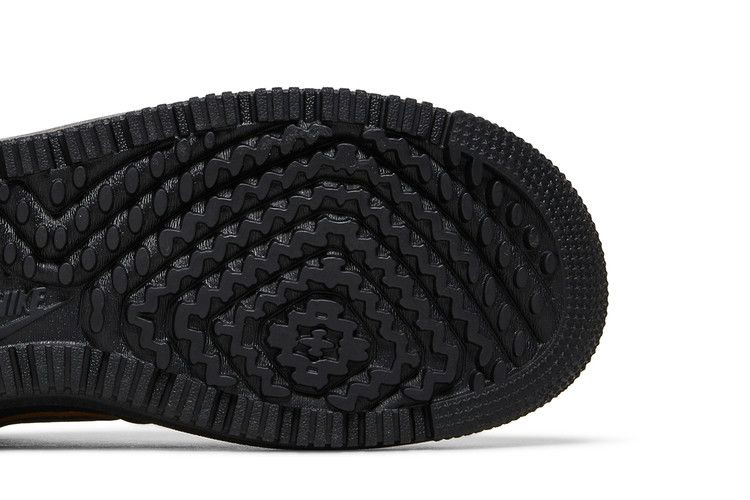 air-force-1-boot-black-university-gold-do6702-001_04